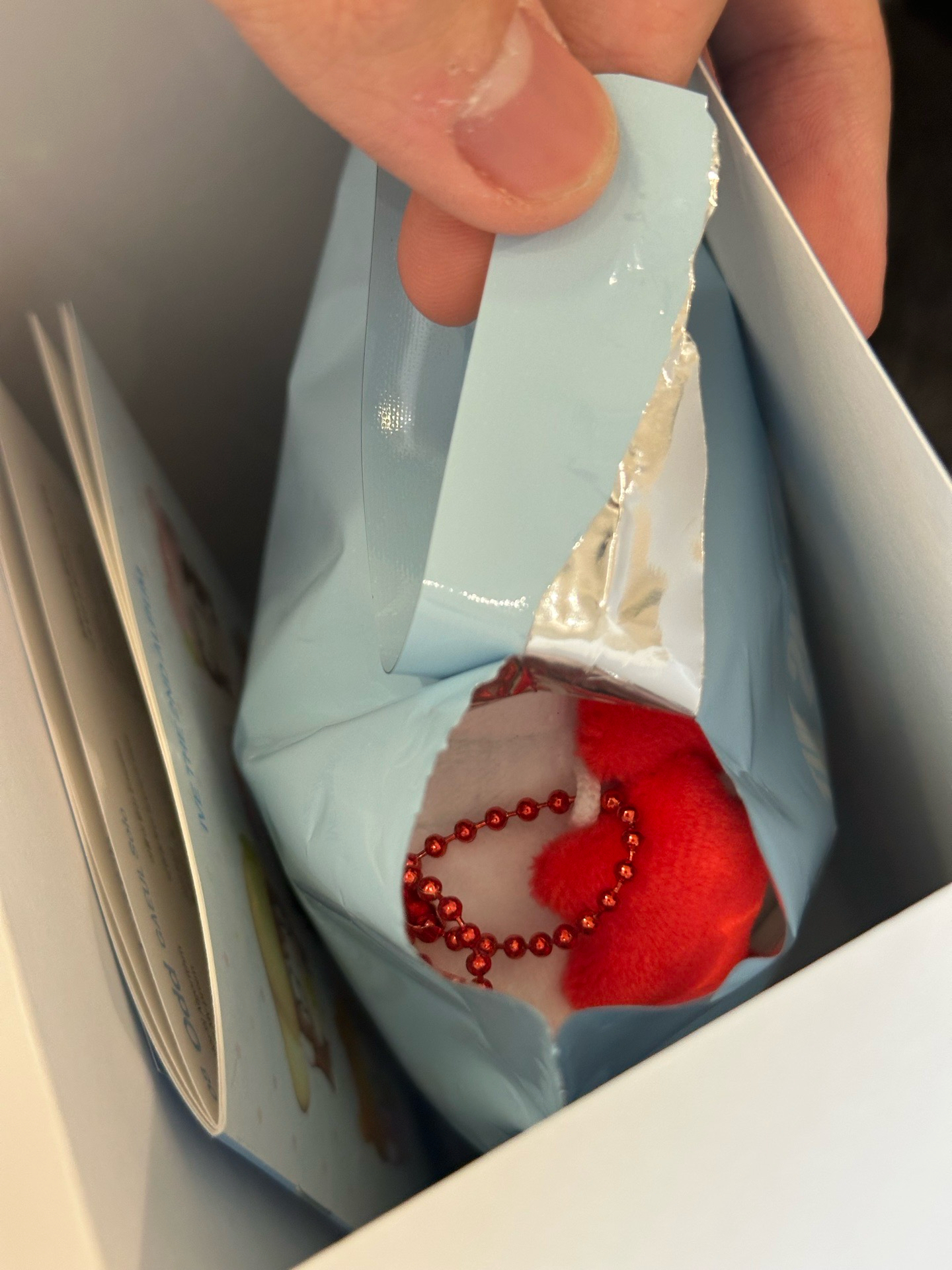 員娃娃（僅撕開一角