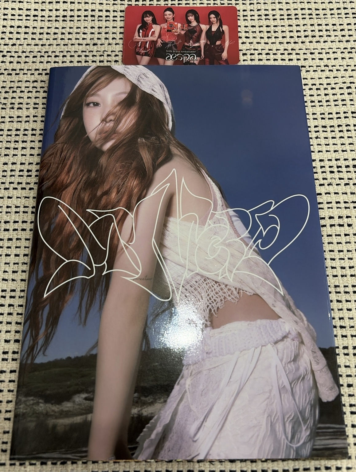 MY WORLD 專輯 Intro Ver.