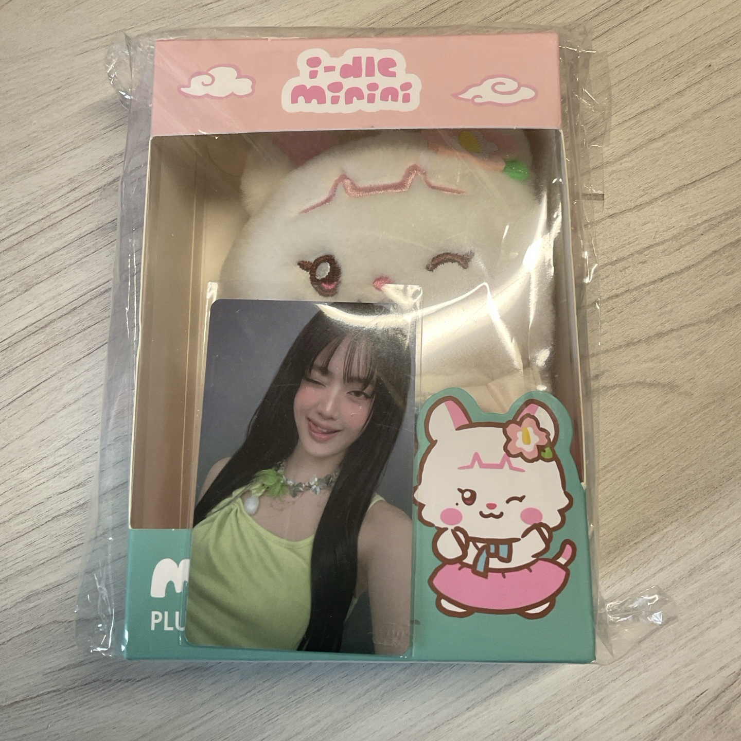 idle MINNIE 聯名系列娃娃