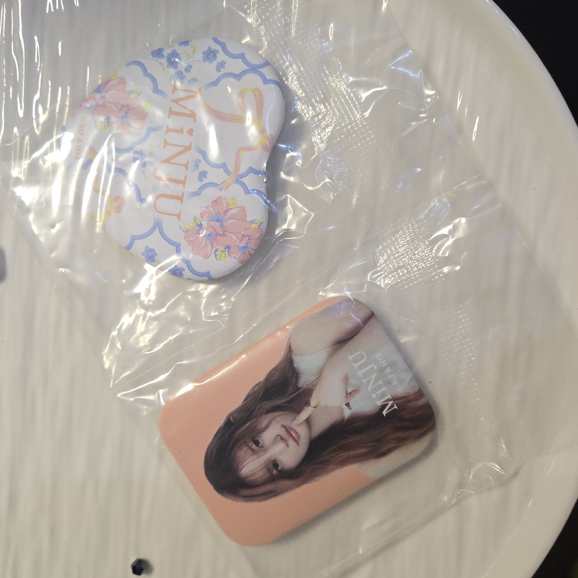 全新未拆封 minju徽章組