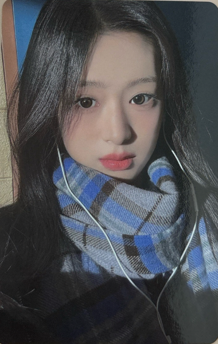 Ahyeon 一週年立牌卡