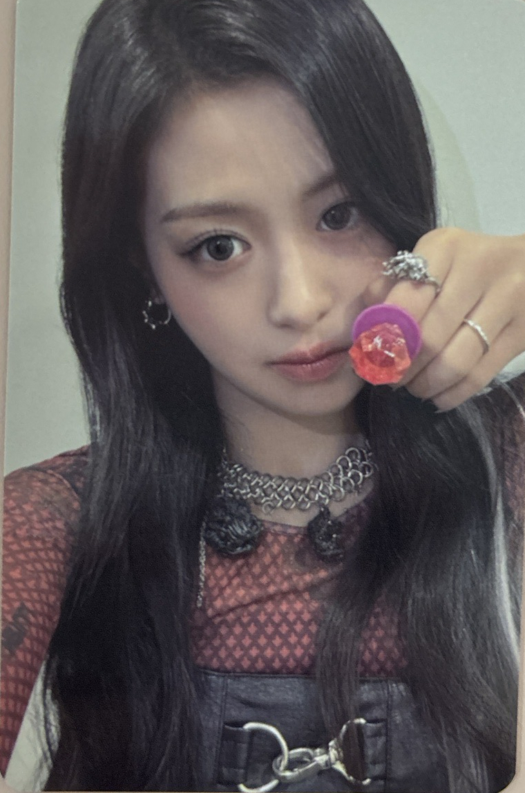 Ahyeon 特典 卡背有小損