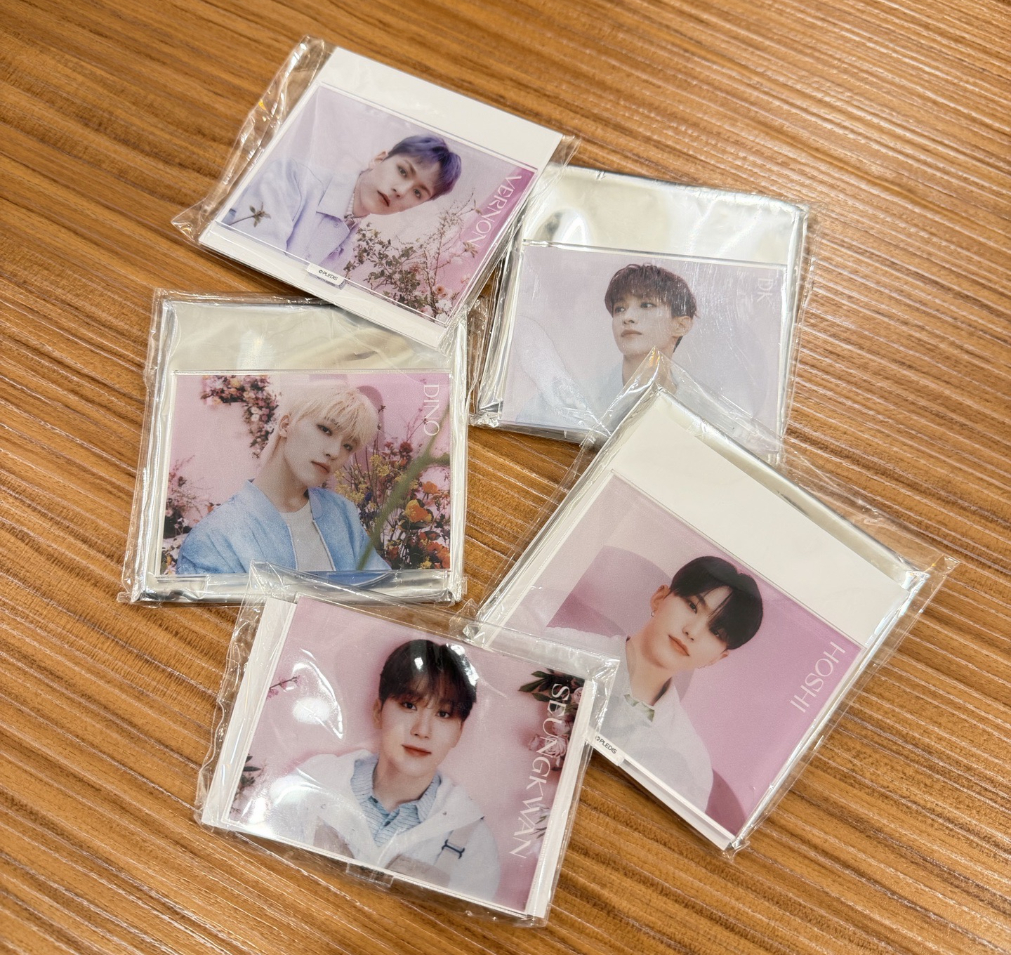 Always yours 展覽限定小立牌