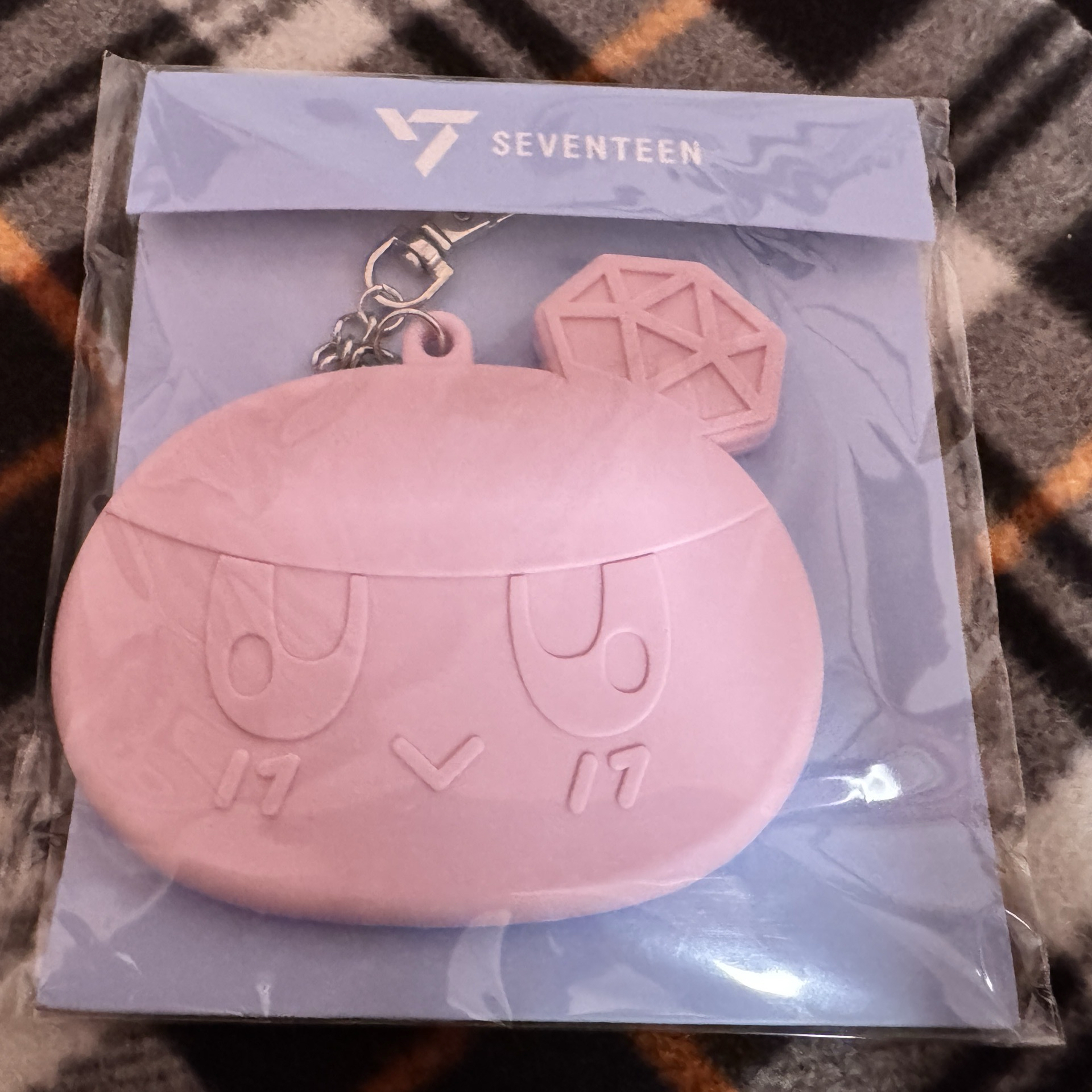 SEVENTEEN 蹦蹦徽章保護套