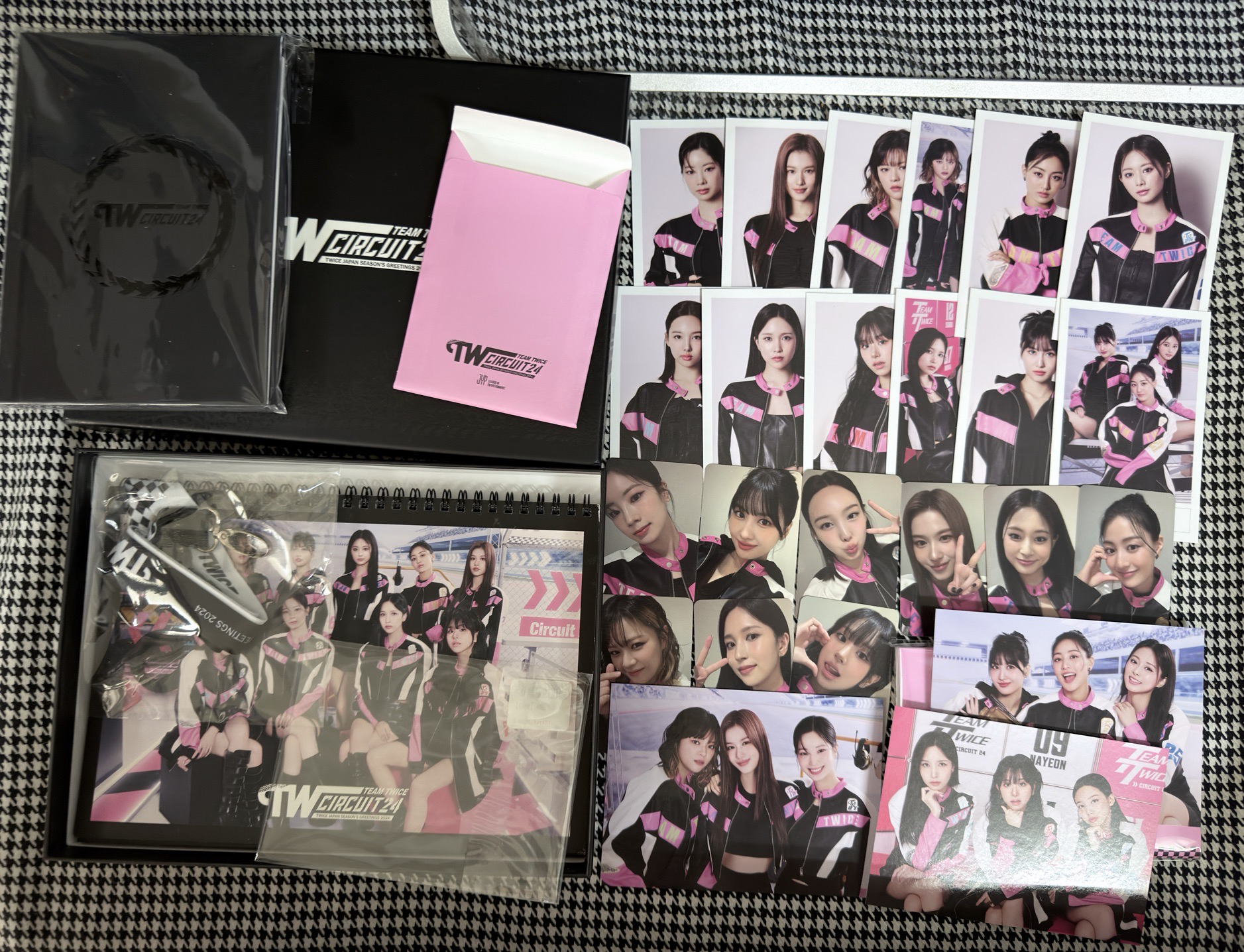 (現貨 整圖出 可當日出貨）TWICE 2024 日本年曆 機車彩