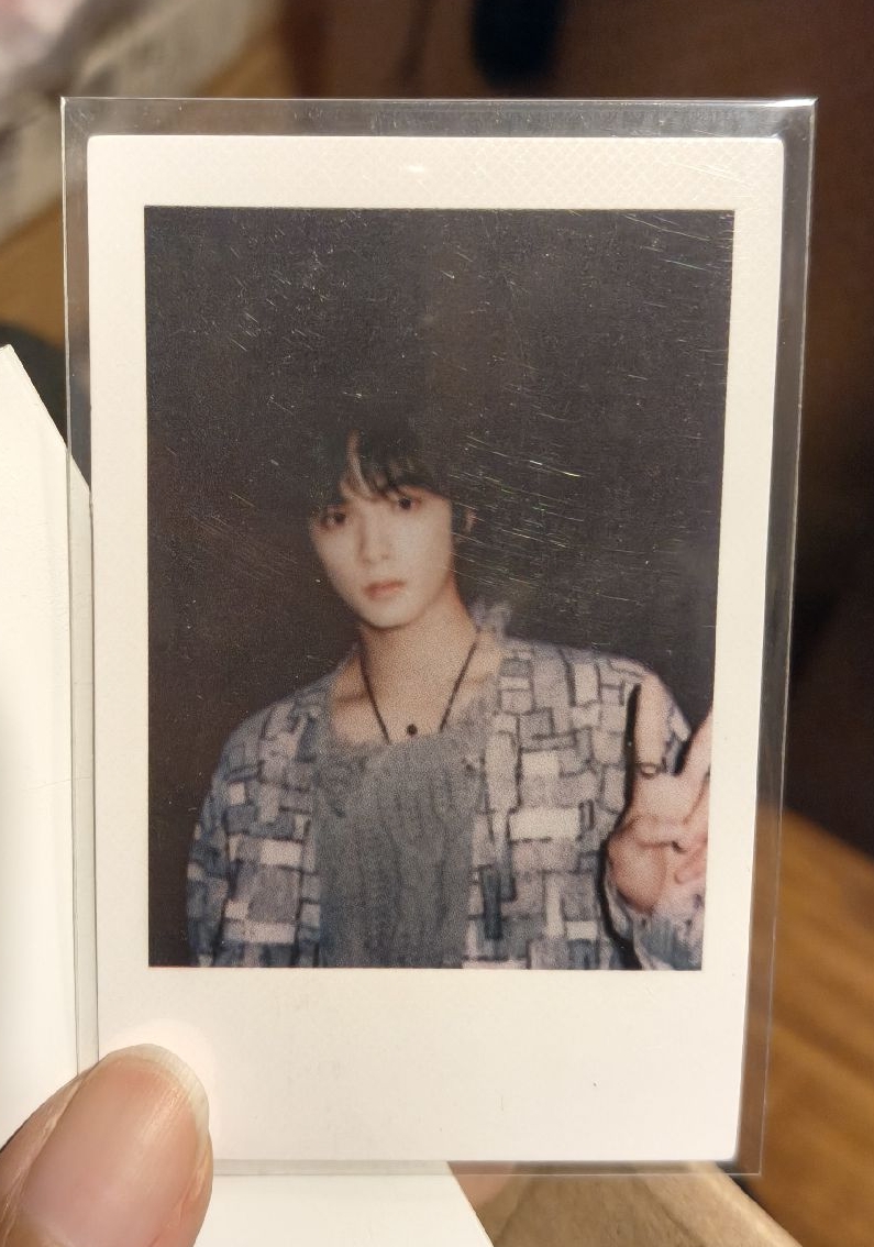 劉耀文 24年生日拍立得