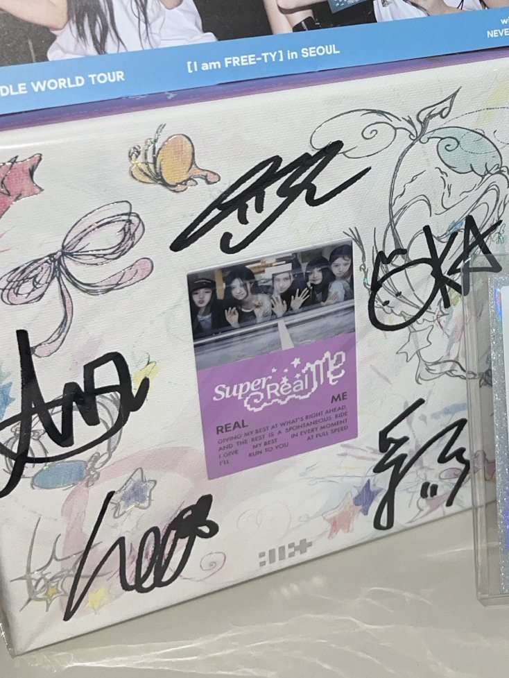 ILLIT出道全員親簽專