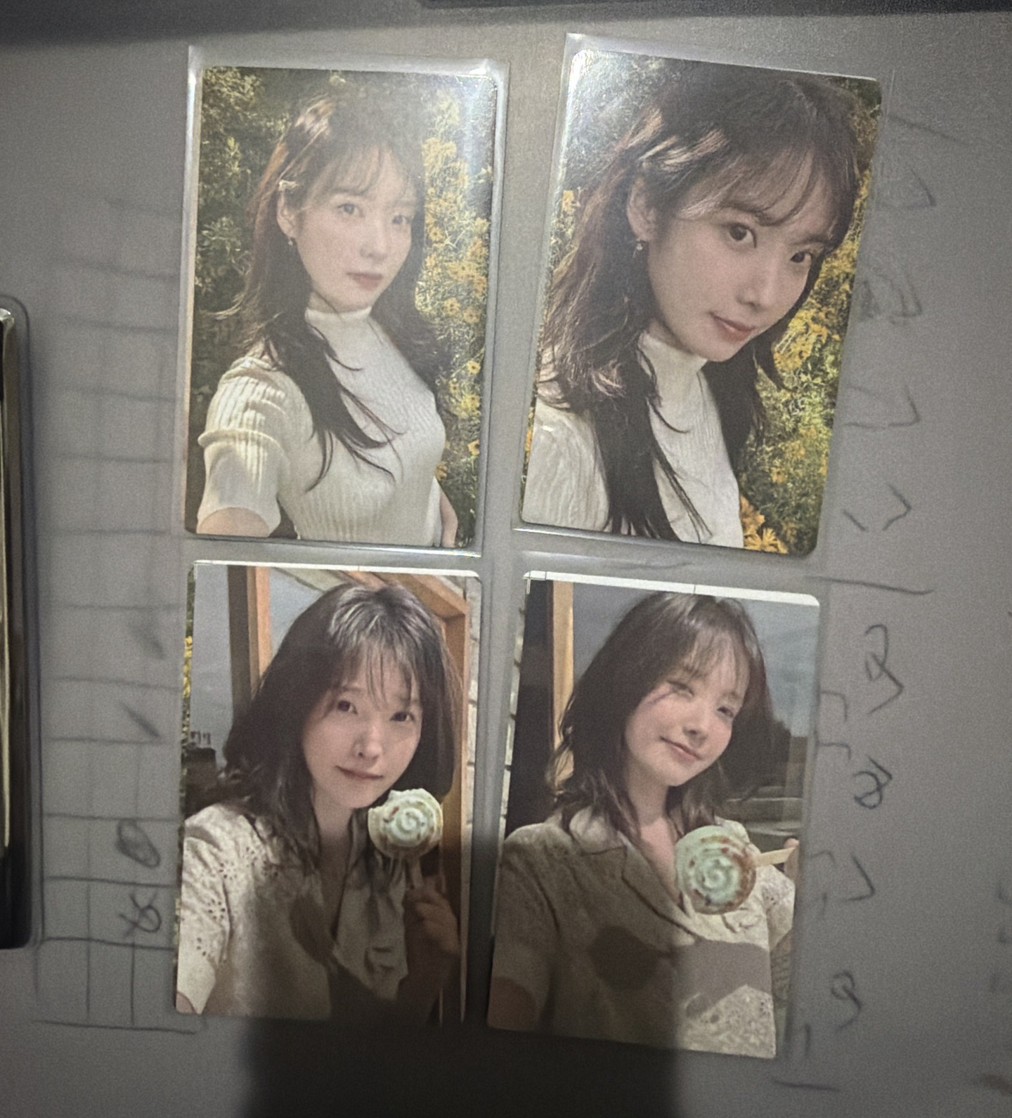 IU 2025年曆卡4張