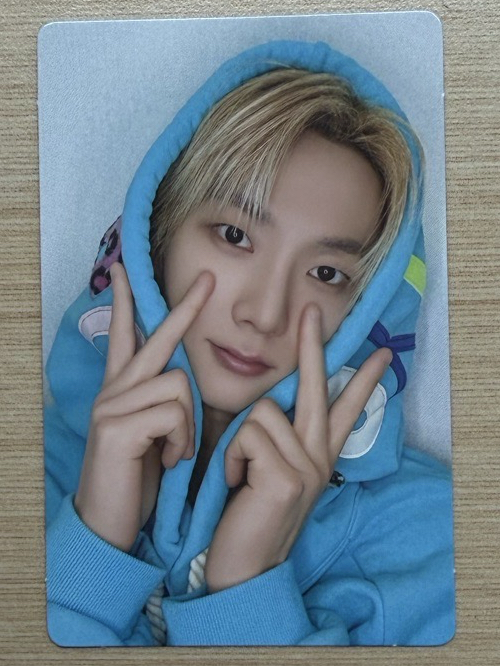 one and only 會員限定帽T 周邊卡