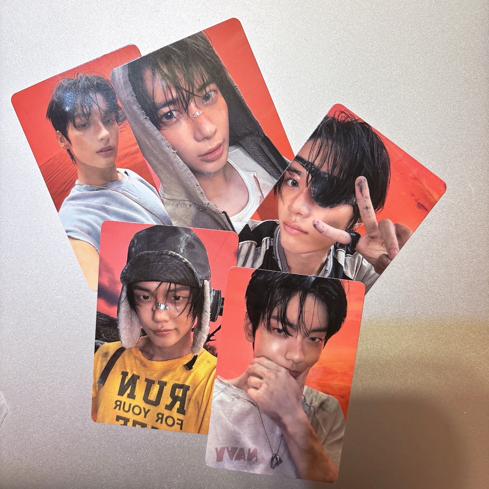 TXT 正四周邊 卡套卡（全套，有廠損）