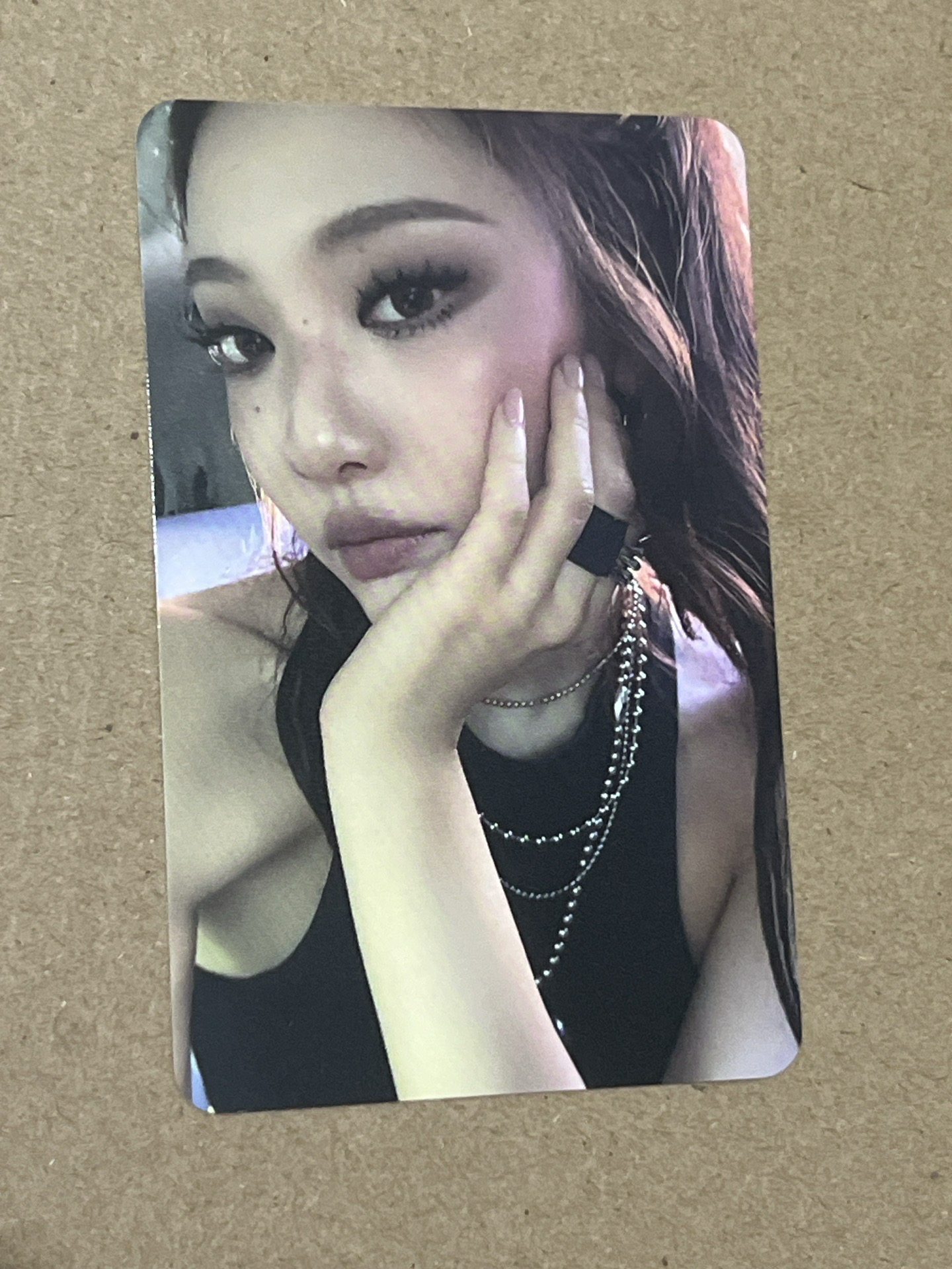 dirty work 戒指專卡 撐下巴馬尾寧