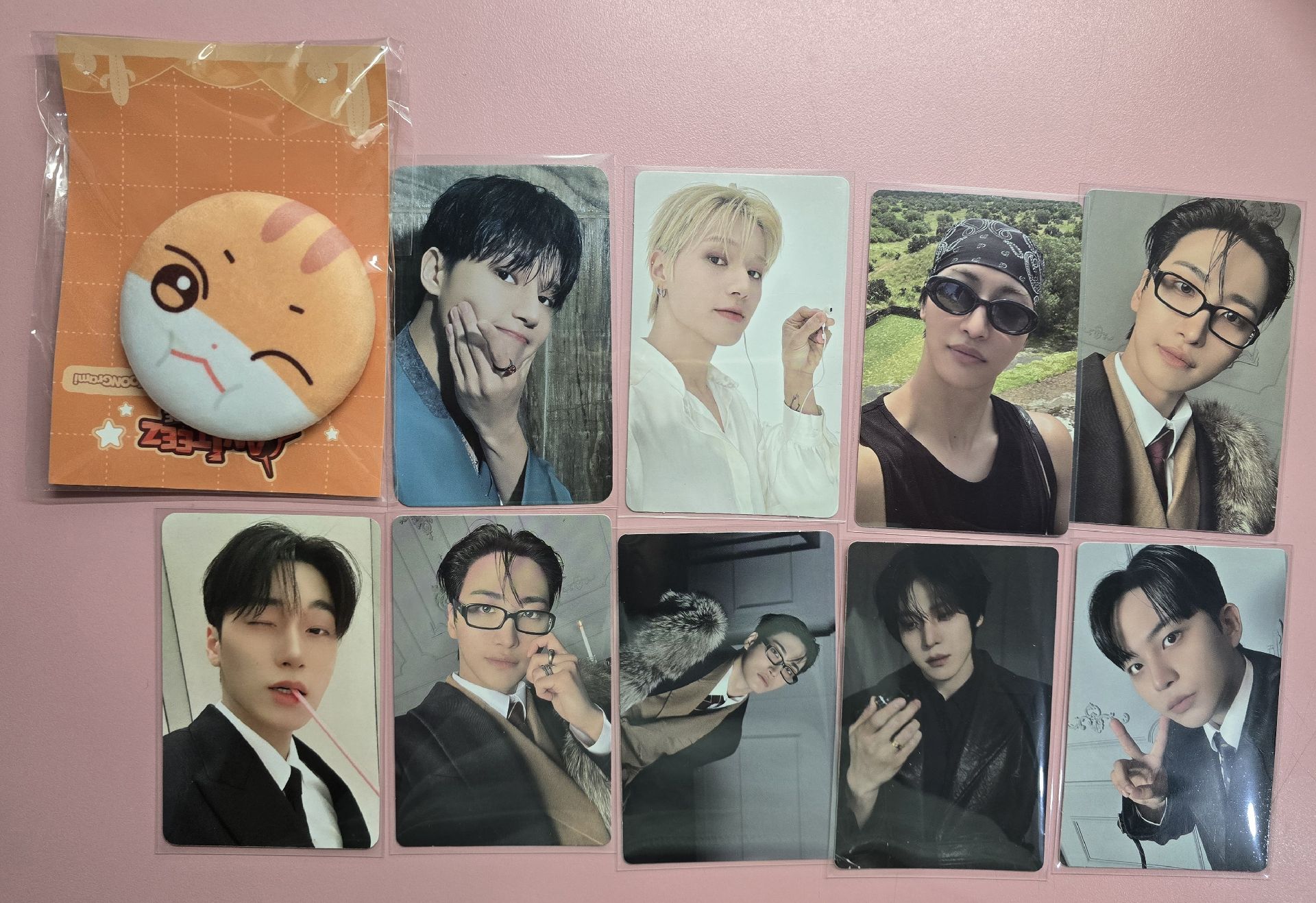 一個很多東西的小盤