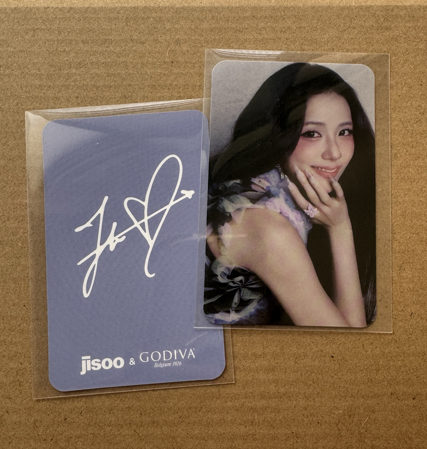 Jisoo AMORTAGE Godiva 代言卡 