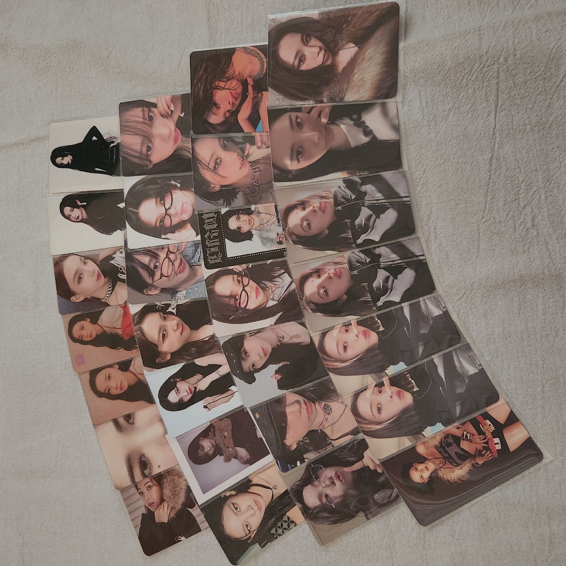 KARINA 兩圖一起售