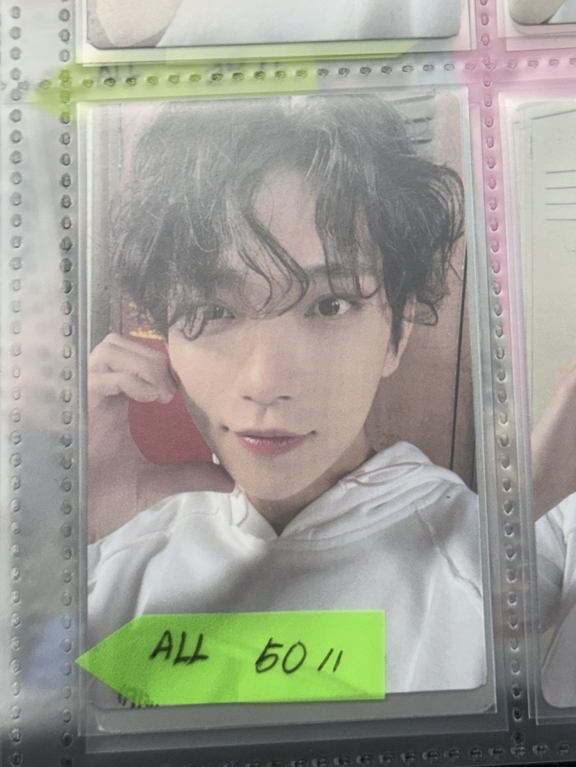 臉頰比心🫶🏻（白色拳擊衣）