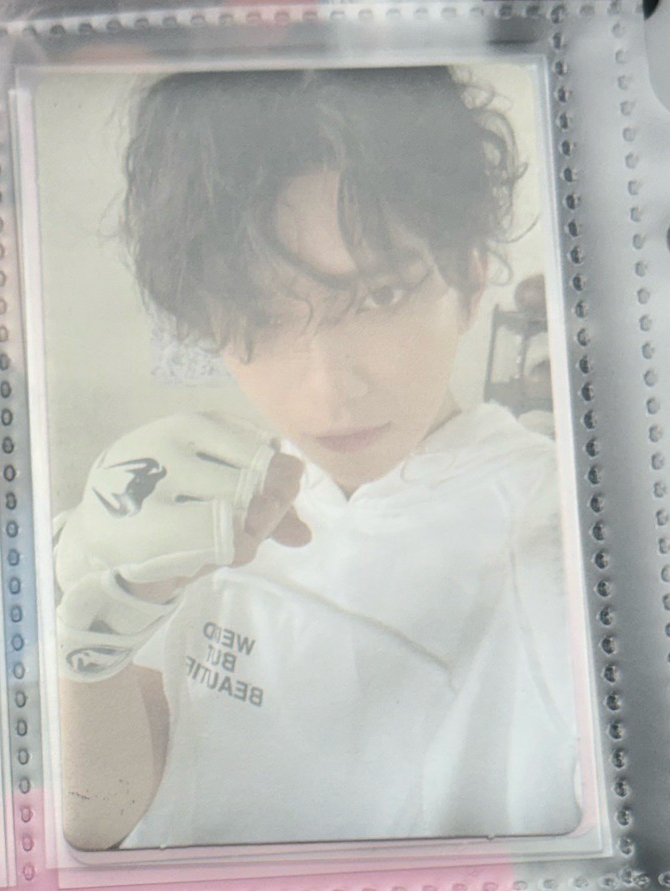 吃我拳頭👊🏻！（盯）（白色拳擊衣）