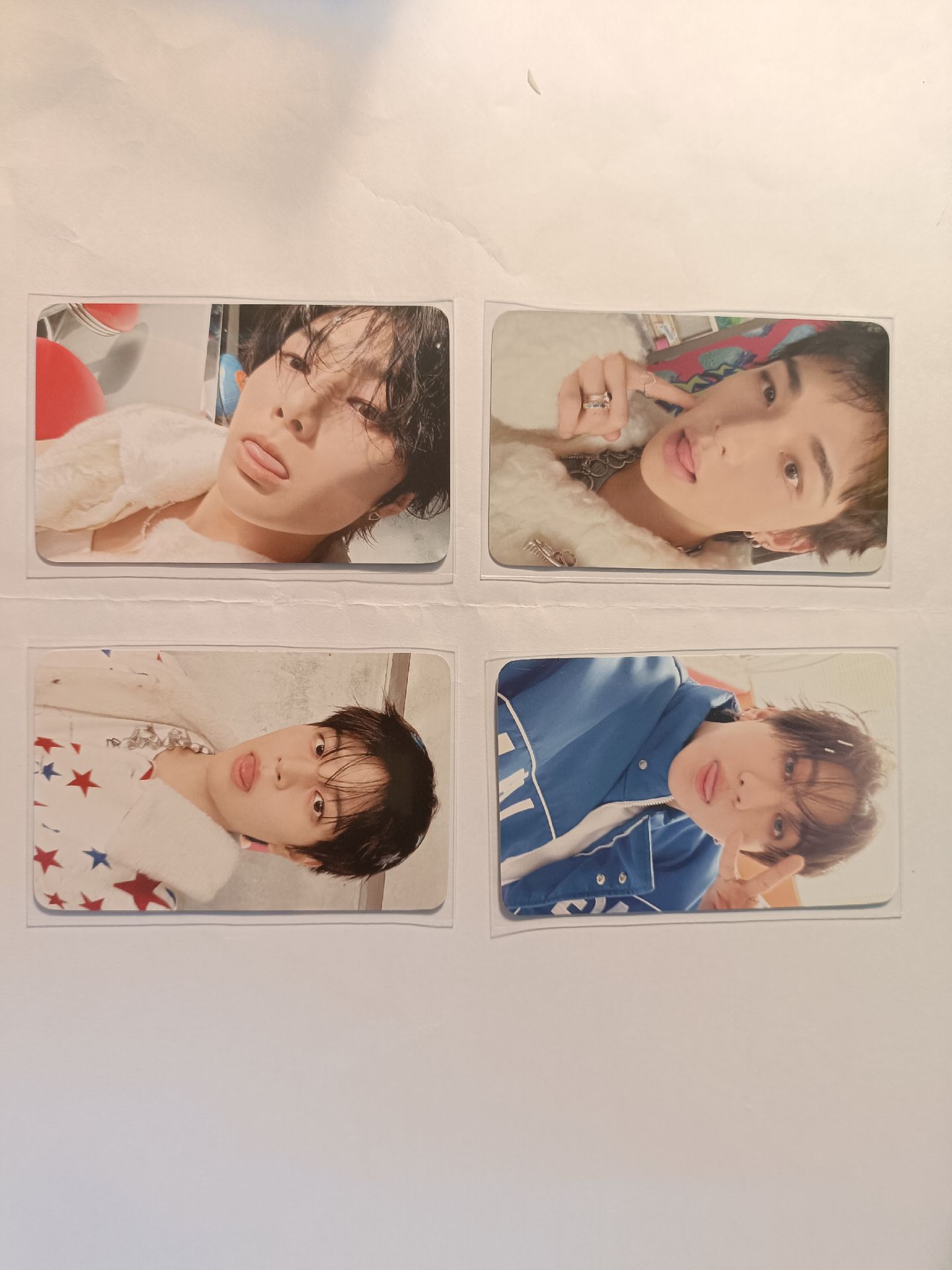 Stray kids 年曆吐舌特典