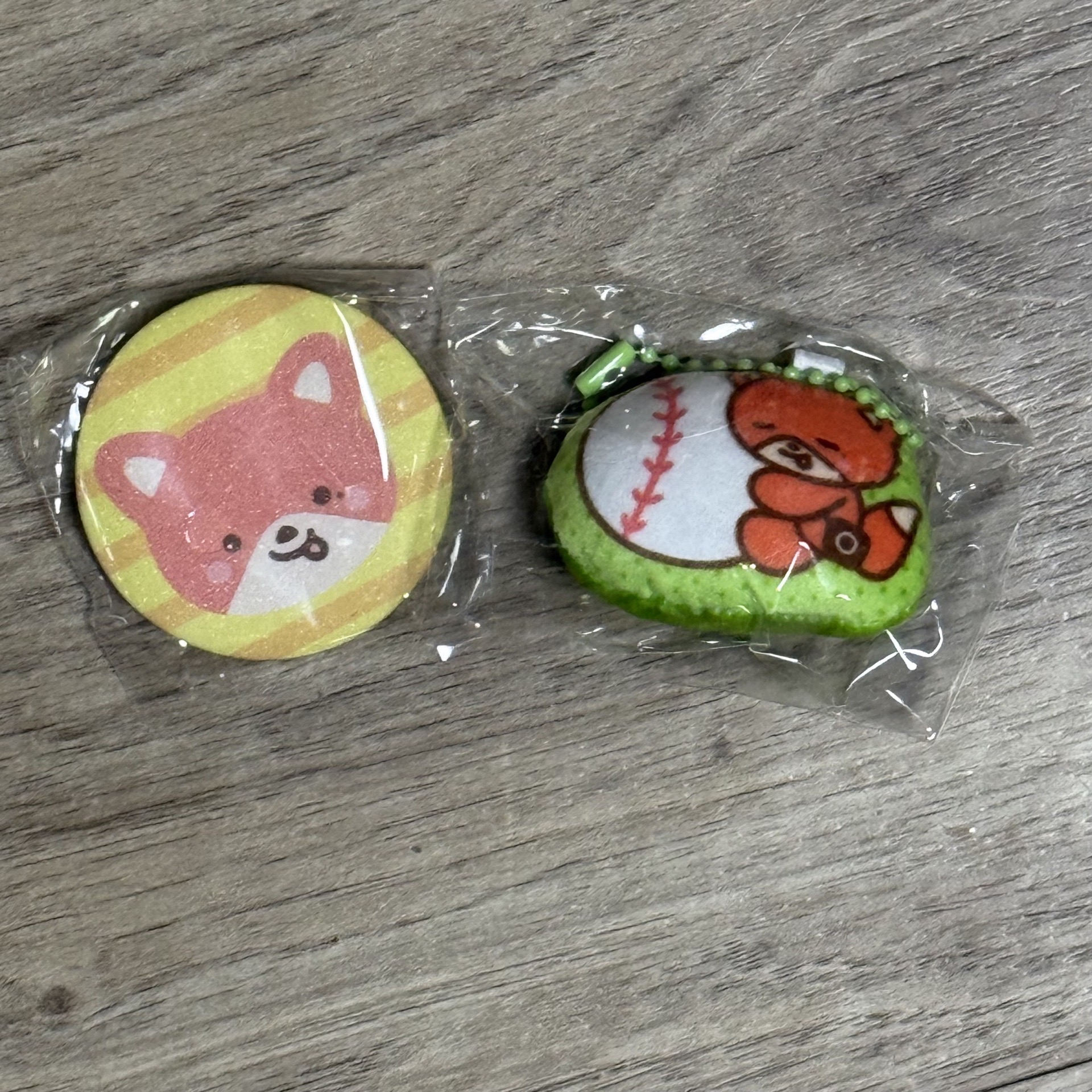 8 ROOM 榮吊飾+徽章