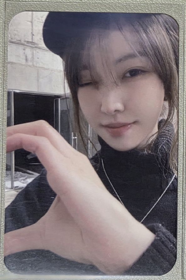 Yuju solo迷二簽售特典