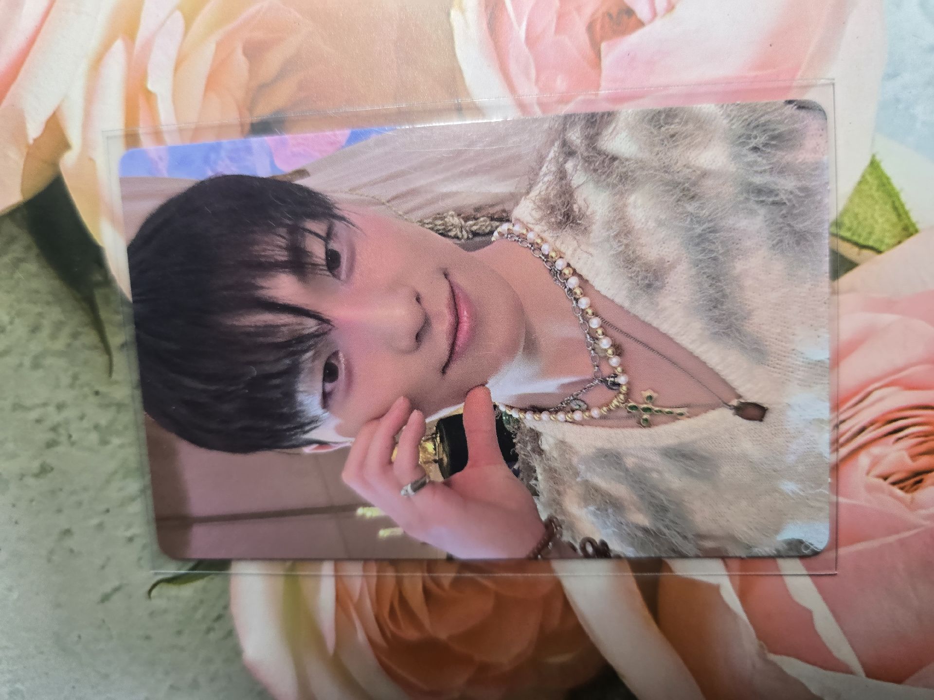 dino深情對你比愛心（感謝季小卡）