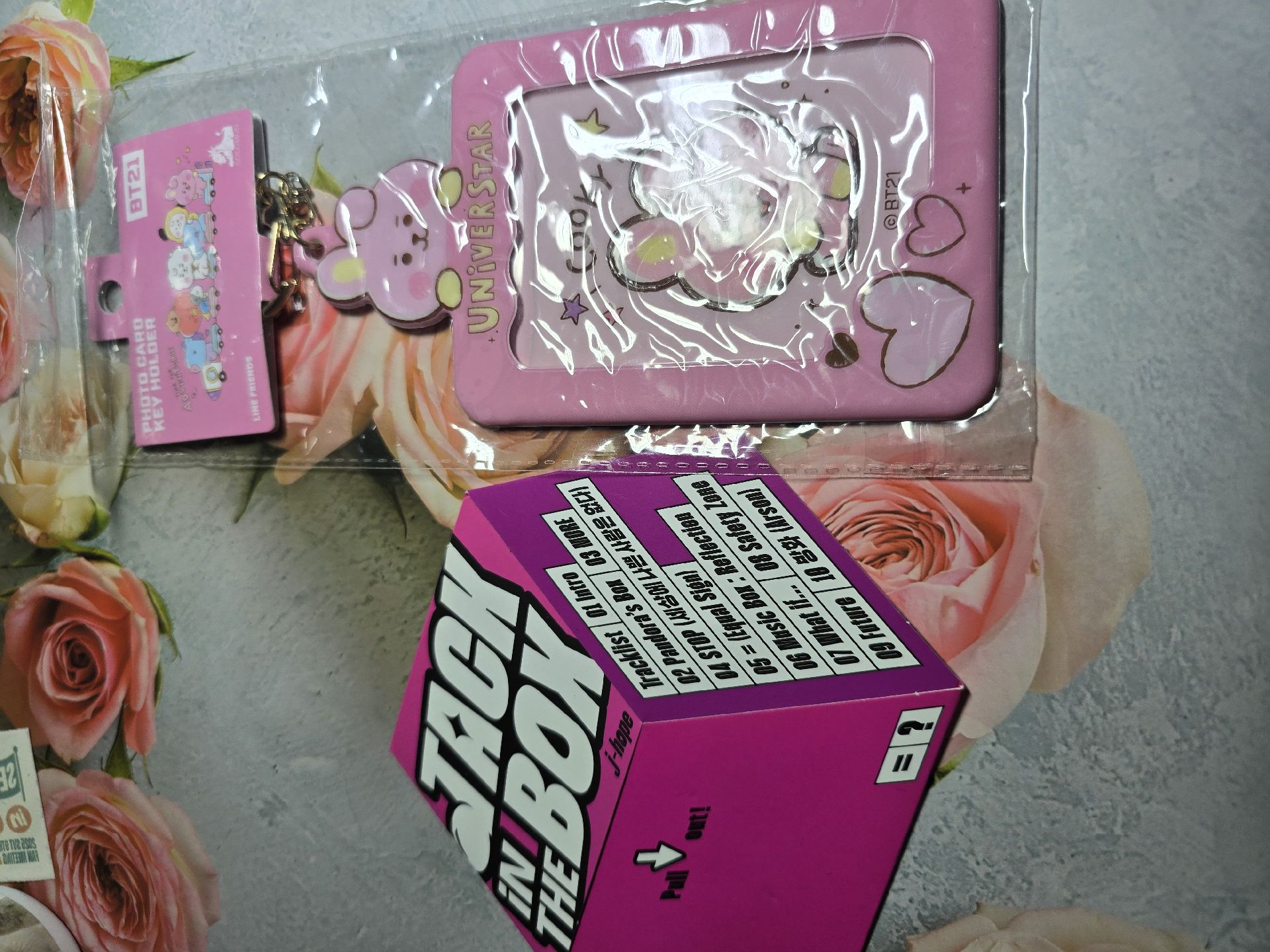 bt21卡套（jung kook)+j hope未掃電子專