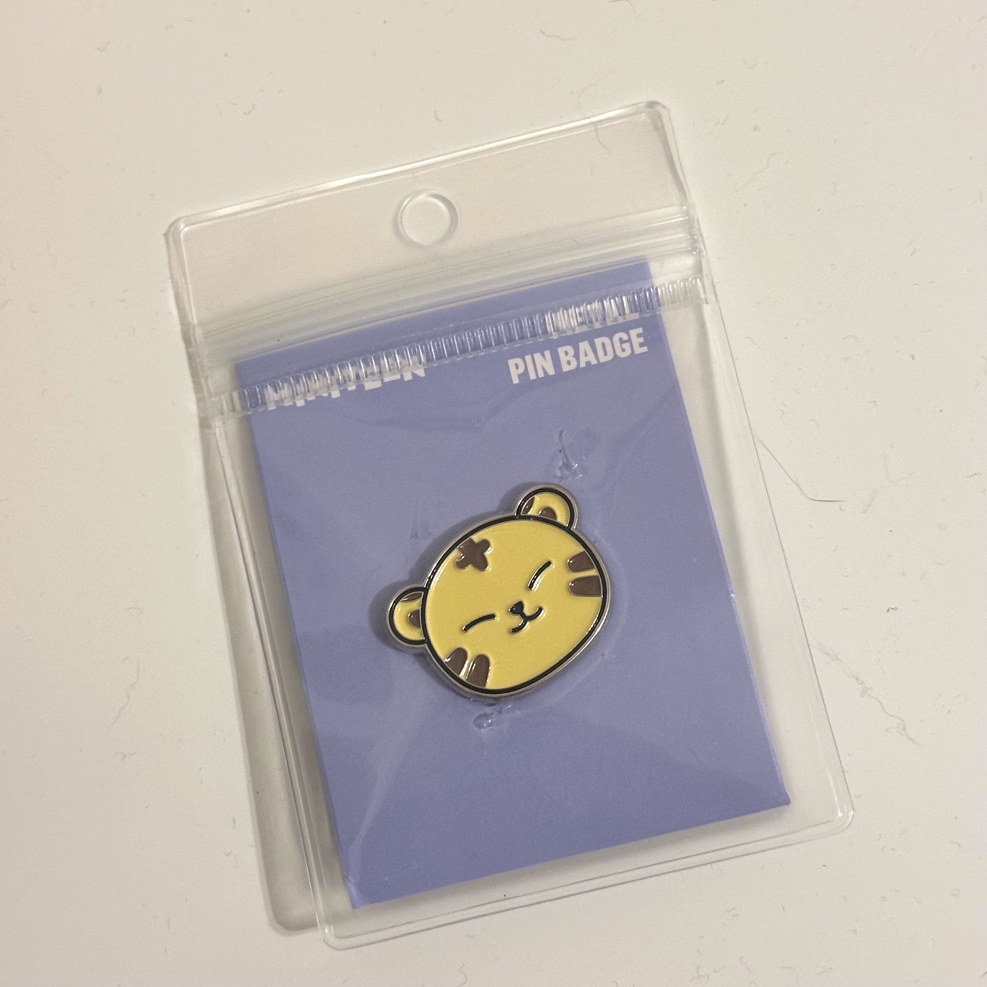 SVT miniteen大頭胸針 榮