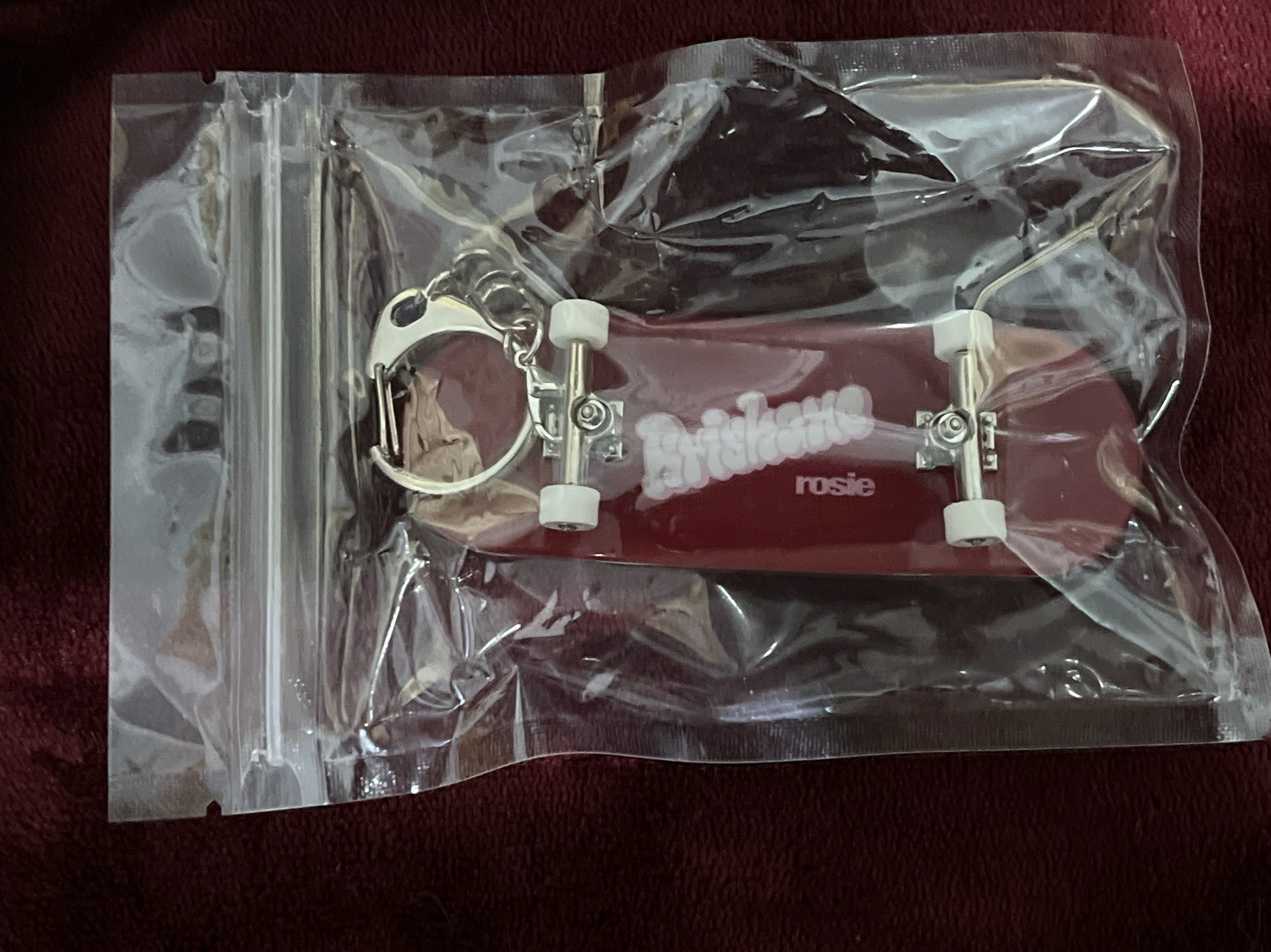  Brisbane rosie 限定海報 / 鑰匙圈小滑板/ 滿額ㄧ套