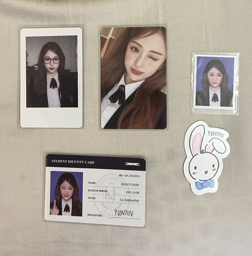 LE SSERAFIM YUNJIN小卡