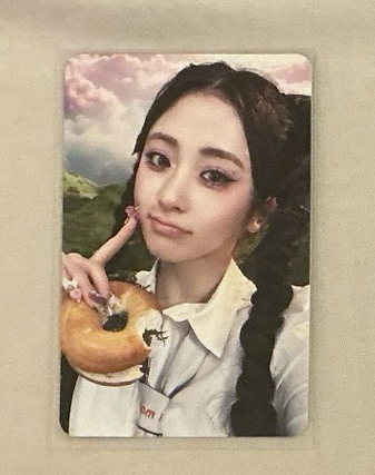 LE SSERAFIM YUNJIN小卡