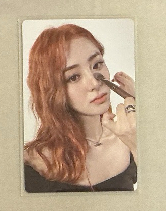 LE SSERAFIM YUNJIN小卡