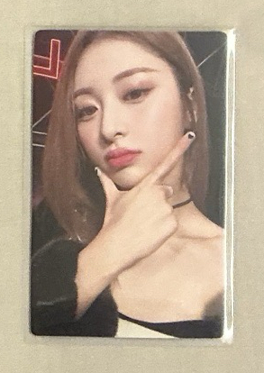 LE SSERAFIM YUNJIN小卡