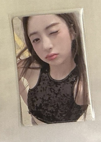 LE SSERAFIM YUNJIN小卡