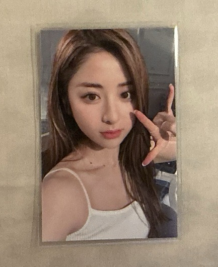 LE SSERAFIM YUNJIN小卡