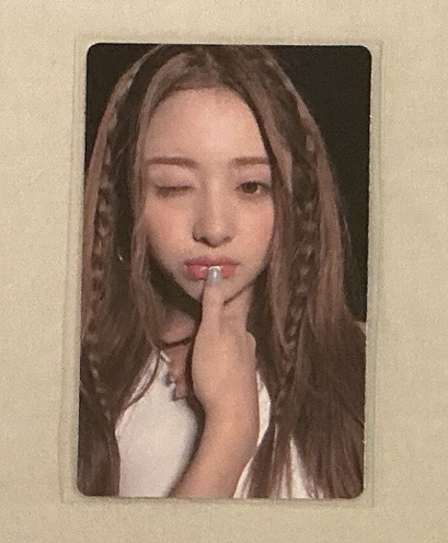 LE SSERAFIM YUNJIN小卡