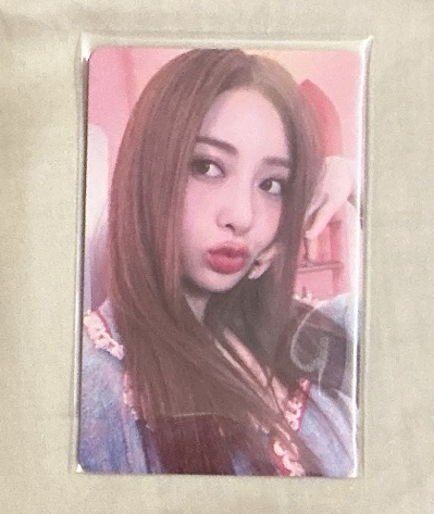 LE SSERAFIM YUNJIN小卡