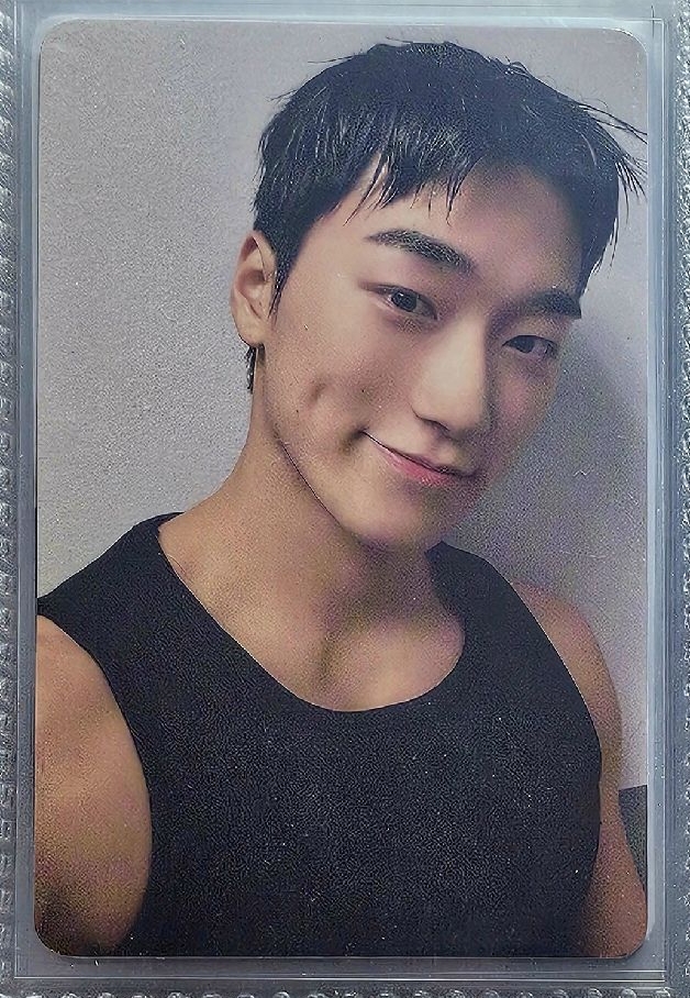 短髮的黑色掉嘎傘