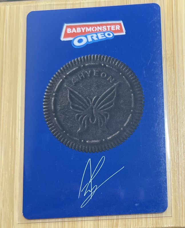 BABYMONSTER x OREO 代言卡 /AHYEON