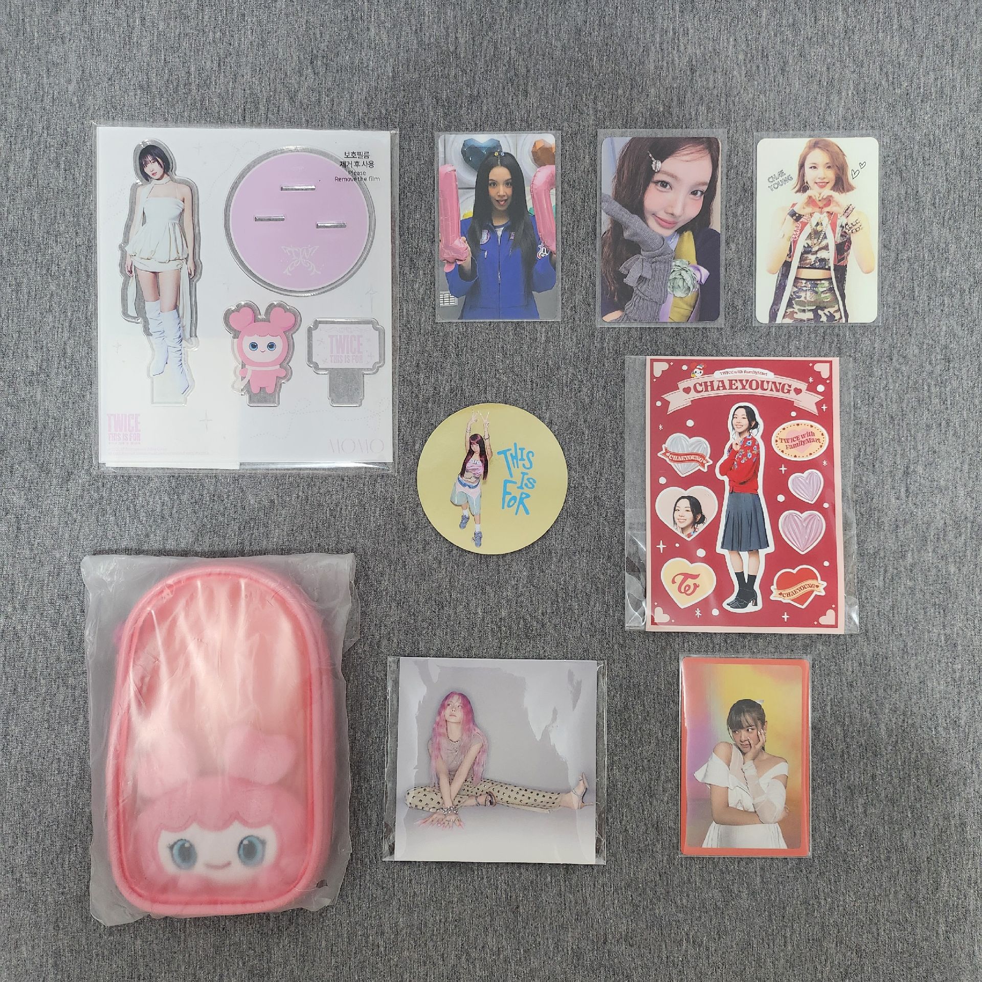 Twice MoMo 立牌*不含卡*+立牌痛包 小盤