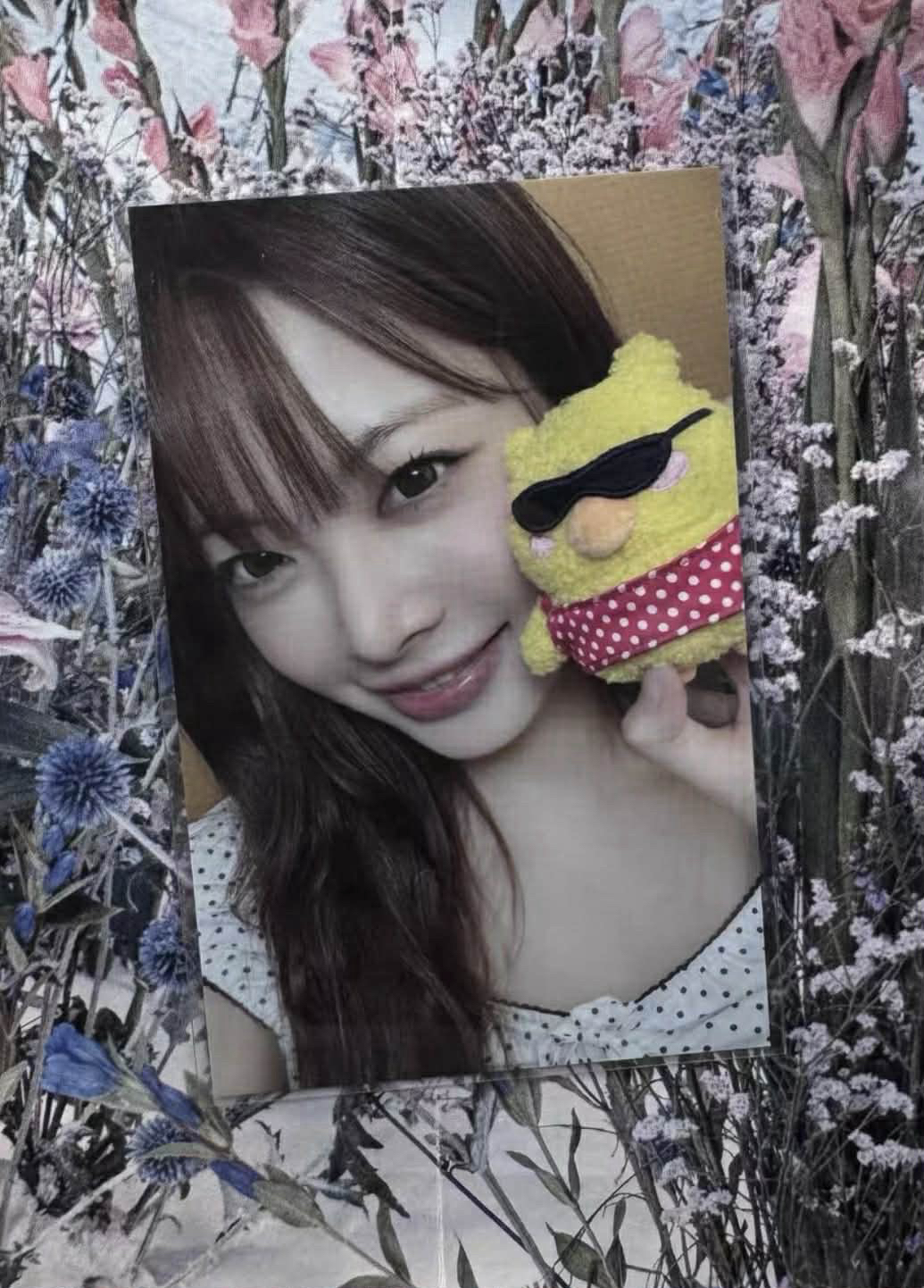 🤍2500直出不綁 洪恩採15萬滿額卡 超級可愛的恩採拿著紅屁屁 卡面很鮮豔 難得的恩採卡笑的特別燦爛