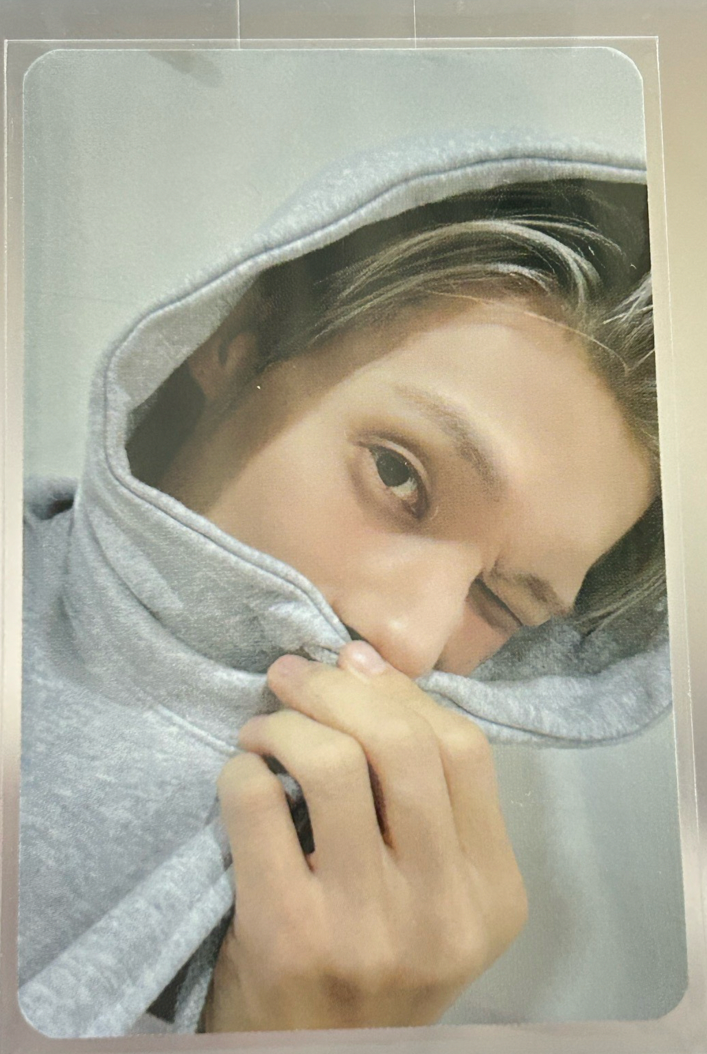 榮 帽踢外套遮臉