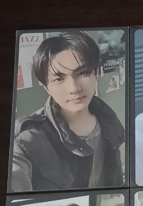 JUNGWON（上排左數1）