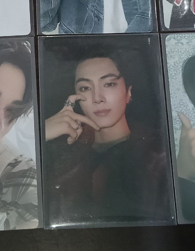 JAY（下排左數3）