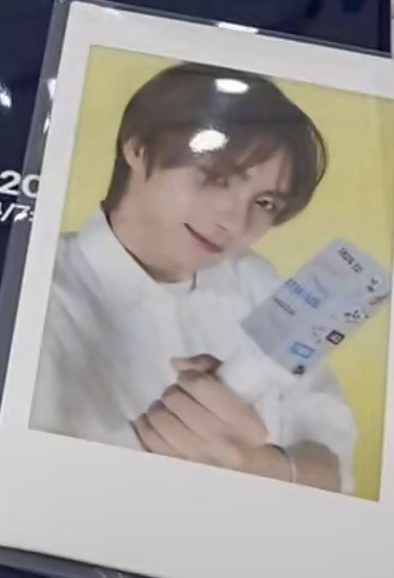 英宰日巡拍立得