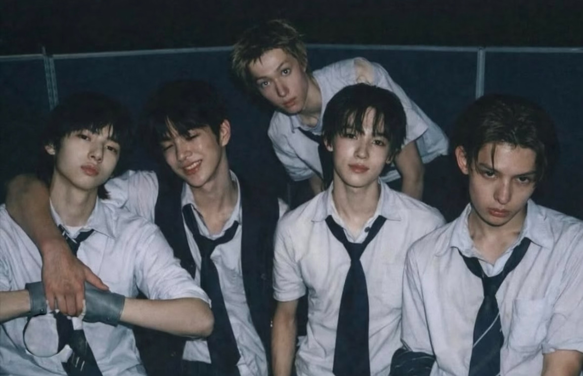 𓆩☘︎烏貓 𓆪 