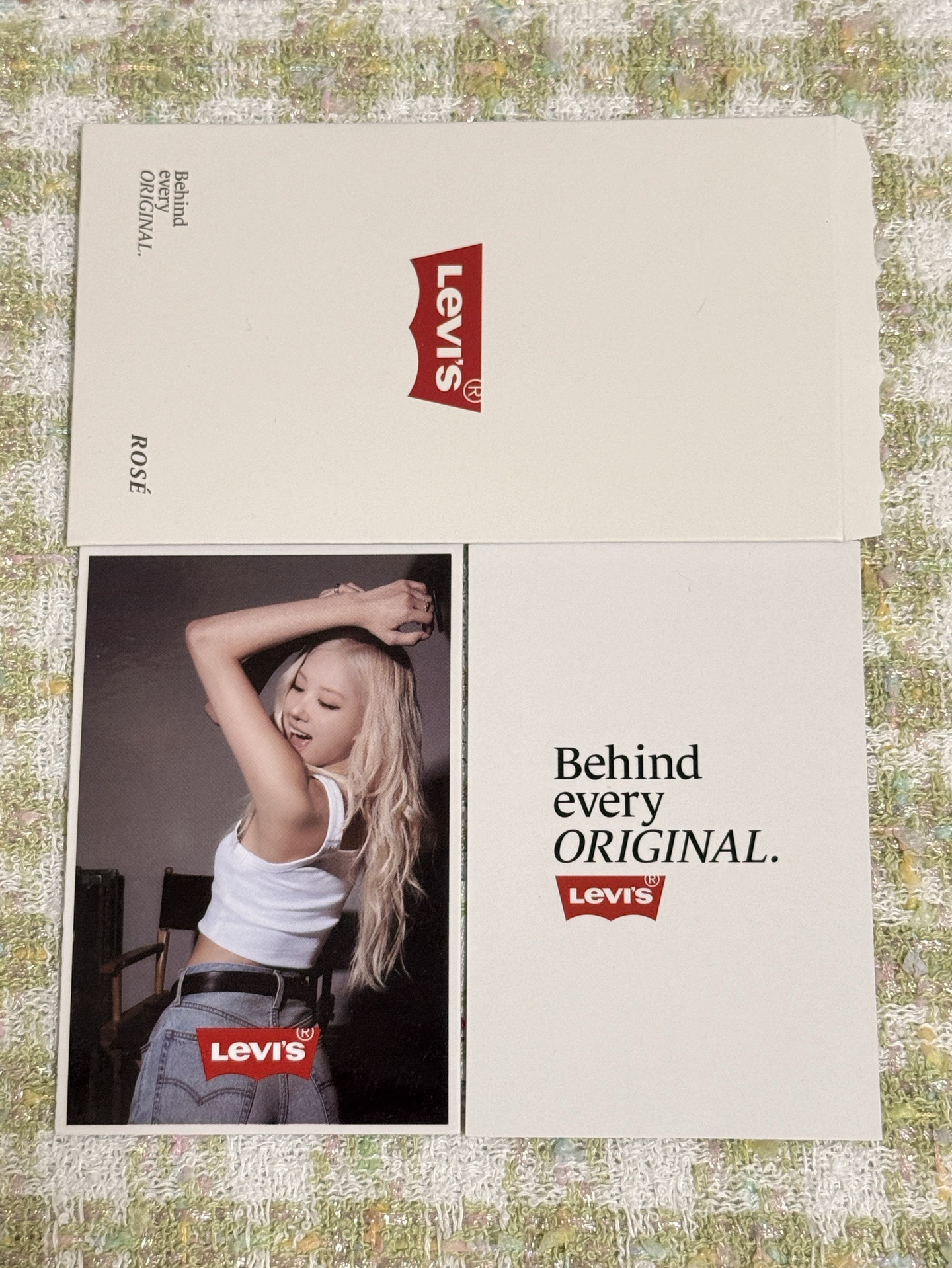 ROSÉ x Levi’s 代言卡 舉手款