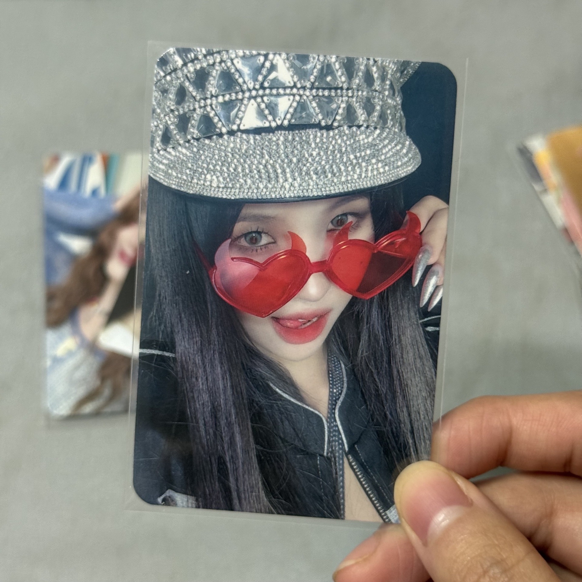 i-dle sw2.0娟 愛心墨鏡