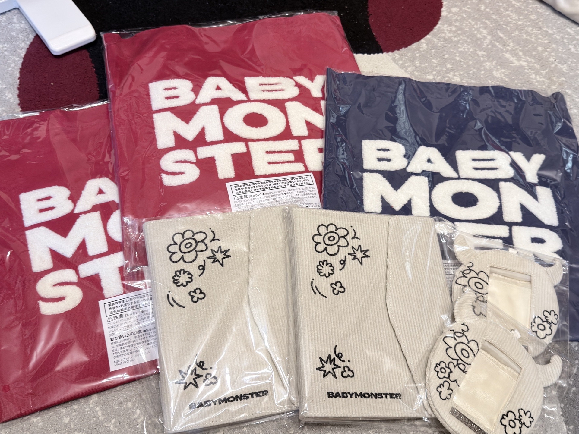 BABYMONSTER “LOVE MONSTERS” 正版現貨台北快閃店限定商品 