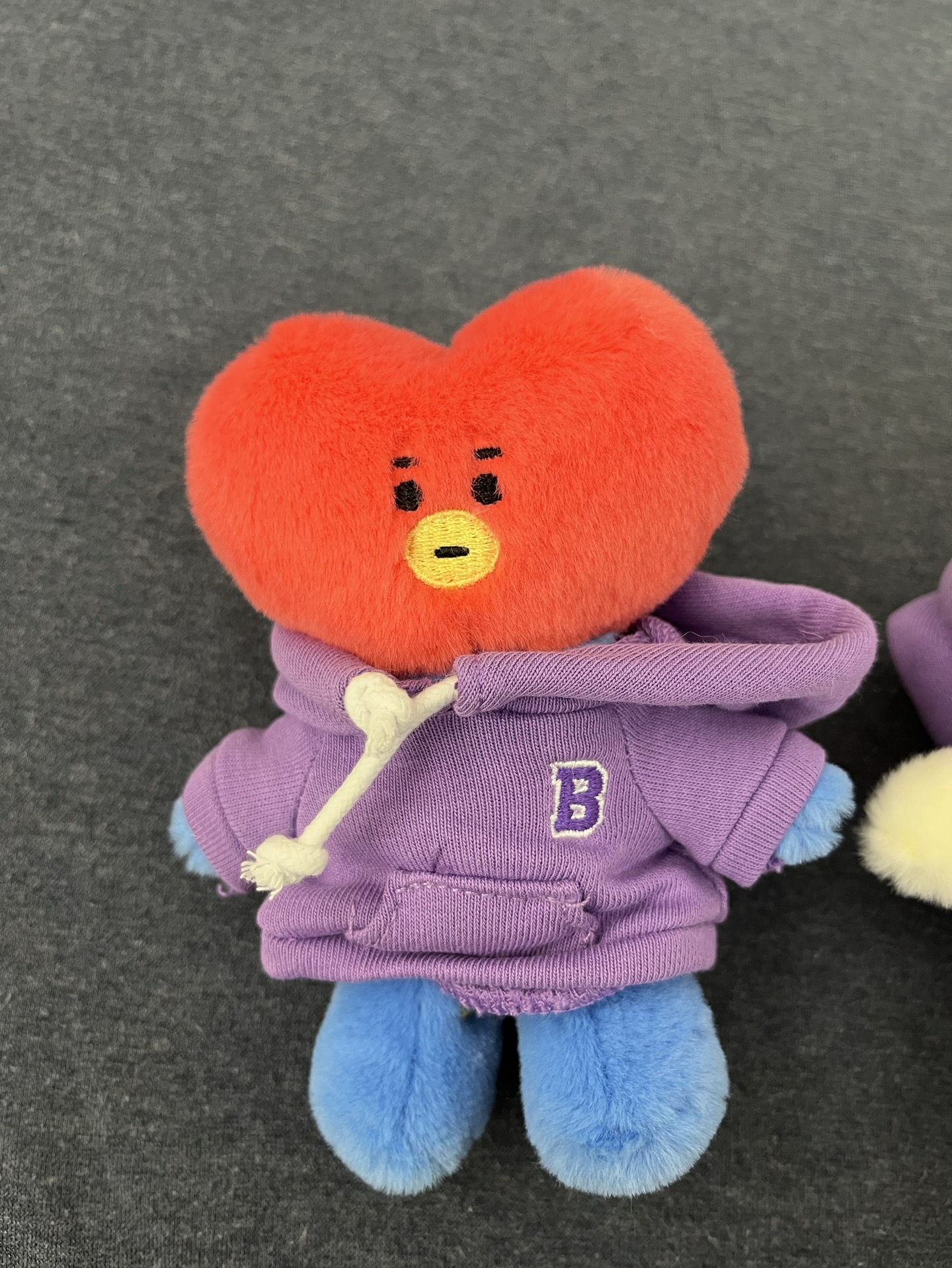 bt21紫色帽t系列cooky、tata