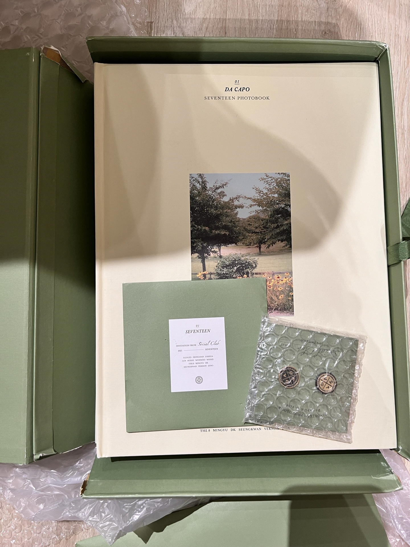 Social Club 傳家寶 黃&白寫真書、光碟、勳章+喆俊榮燦寫真卡