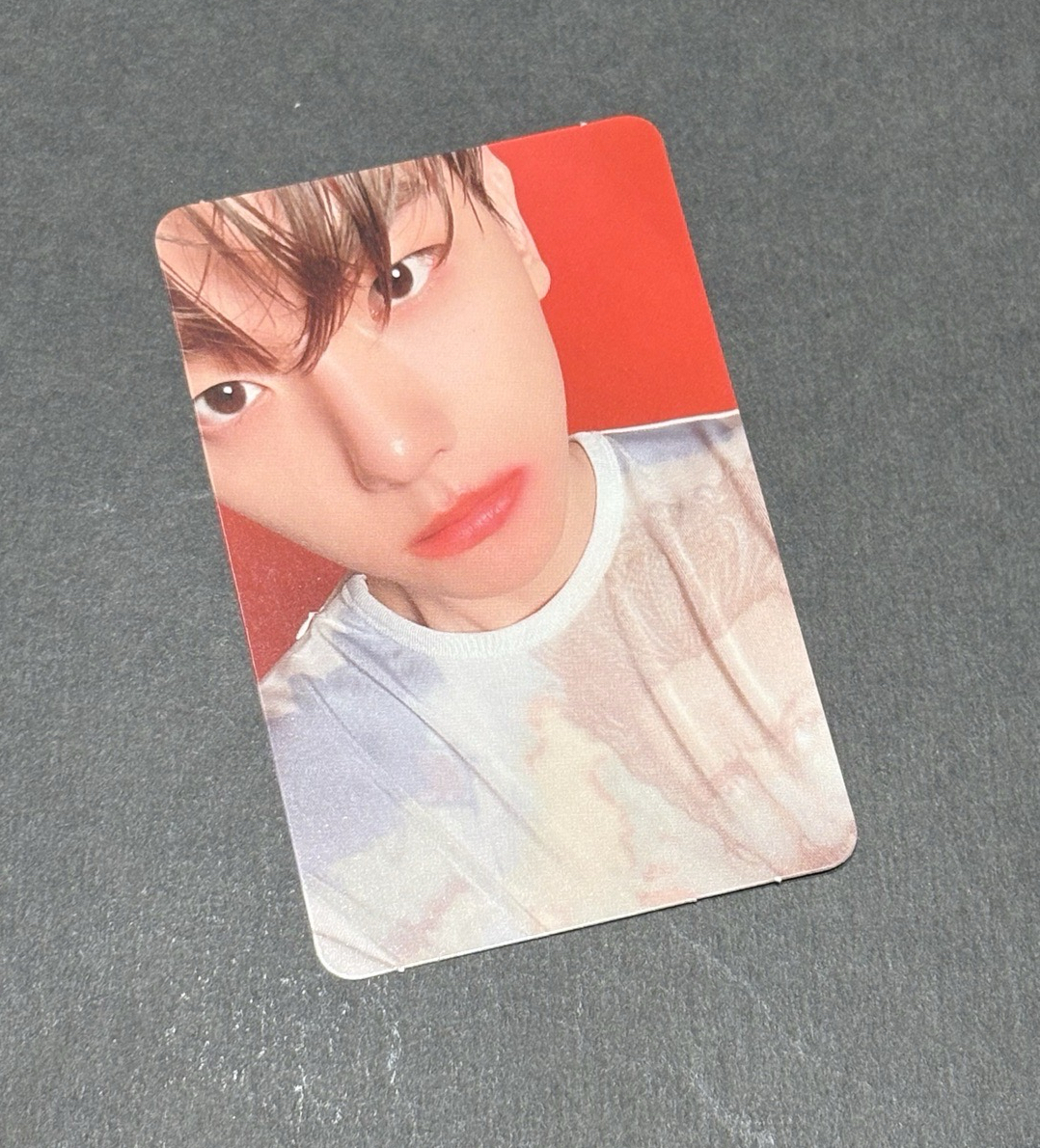 伯賢 Delight 口紅塗到外面